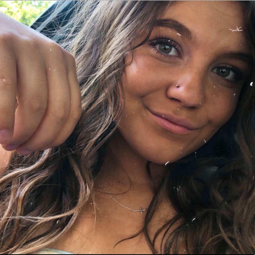 Meet your Posher, Olivia